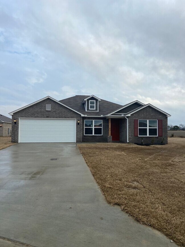 Foto del edificio - *Pre-Leasing* Four Bedroom | Two Bathroom ...