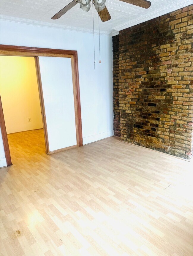 Foto del edificio - 144 W 9th St