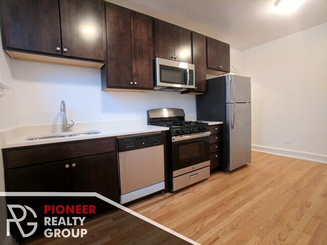 Foto del edificio - 2946 N Albany Ave