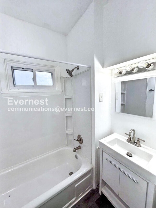 Foto del edificio - 1079 E 68th St