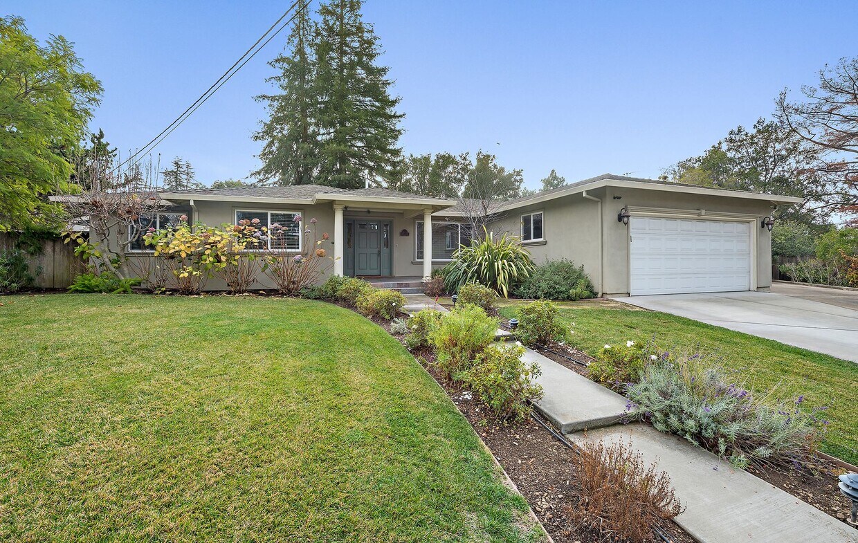 Primary Photo - Beautiful 4/2 Executive Home with Cupertin...