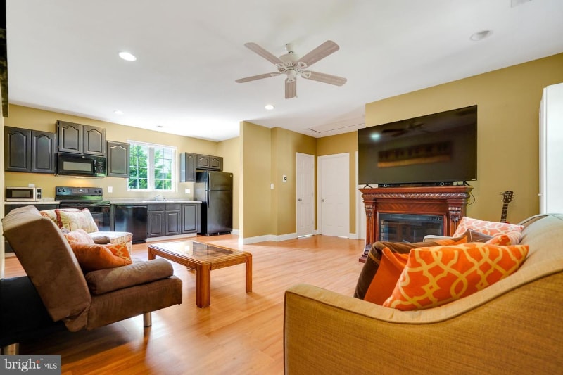 10044 Blake Ln, Oakton, VA 22124 Condo for Rent in Oakton, VA