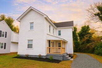 Building Photo - 805 Lake St