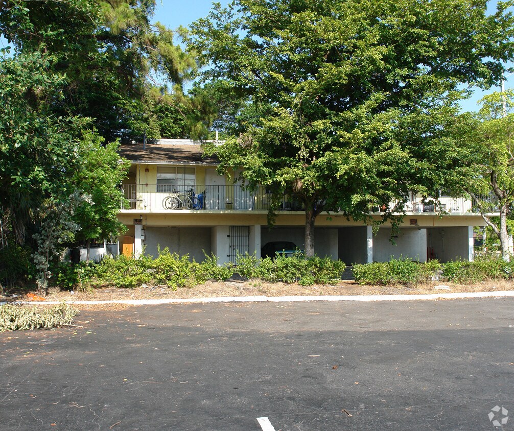 Primary Photo - 2800 Sunrise Blvd