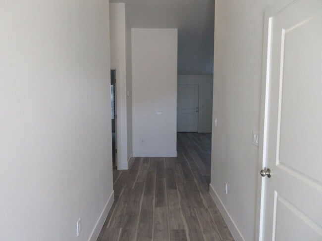 Building Photo - 3 Bed - 2 Bath -Newer Construction Single ...