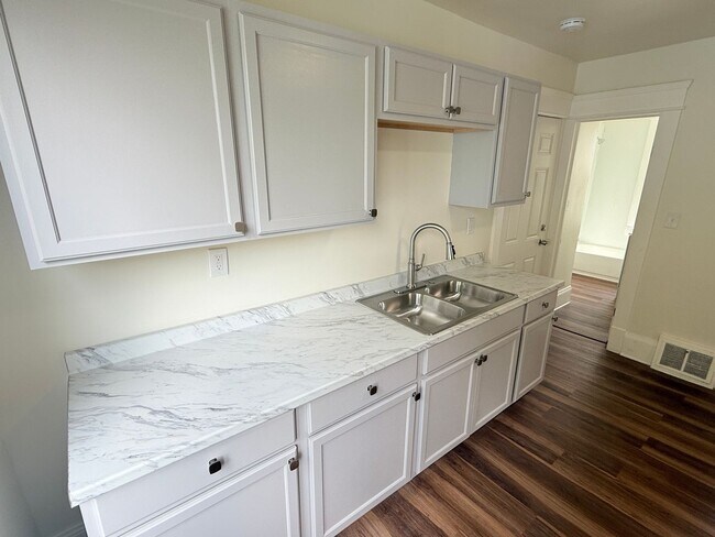 Foto del edificio - 3721 E 50th St