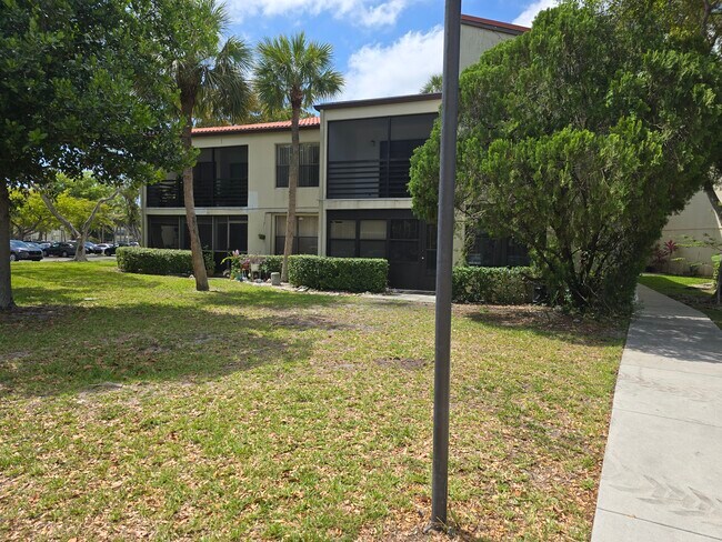 Foto del edificio - 2326 S Cypress Bend Dr
