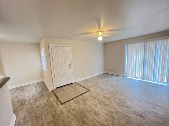 Foto del edificio - 2885 Winkler Ave