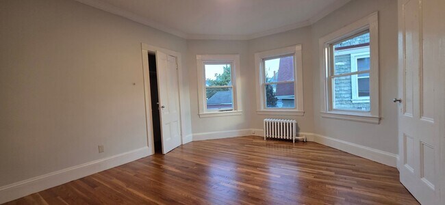 Building Photo - 78 Linden St