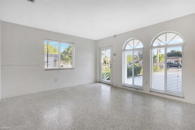 Foto del edificio - 3 br, 2 bath House - 3421 SW 4th St Rear