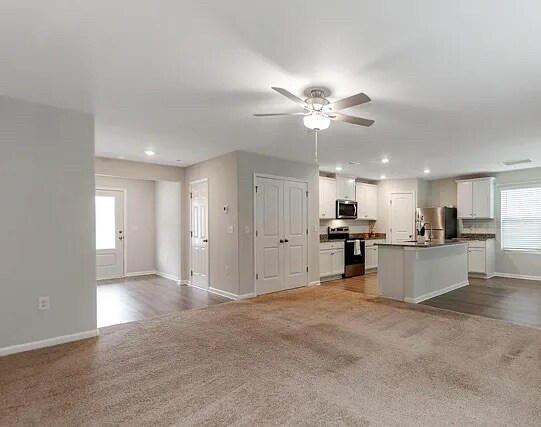 Foto del edificio - Room in House on Nia Rd
