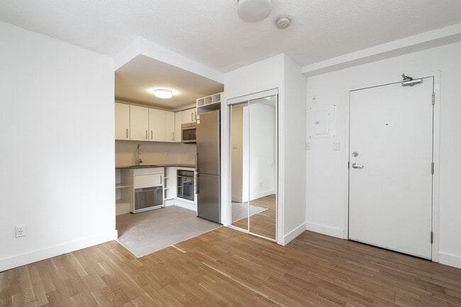 Building Photo - 56 Maitland Street