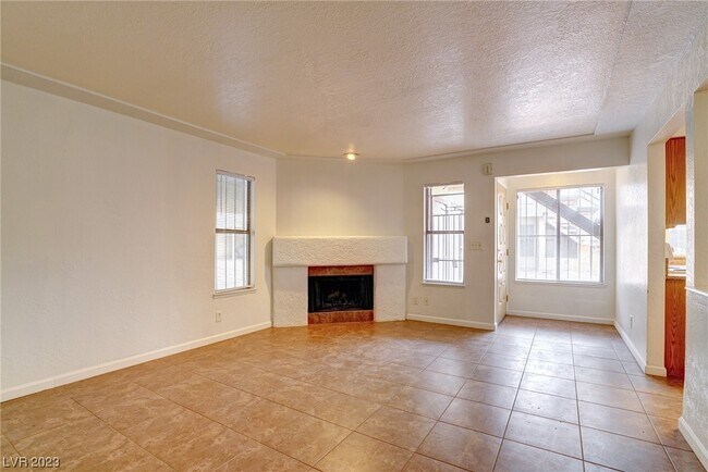 Building Photo - 2117 Sun Ave