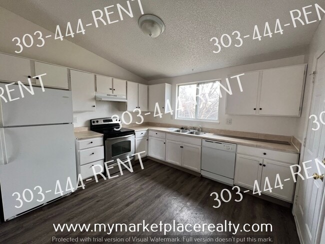 Photo - 3 Bedroom 2 Bath Bi-Level Home!