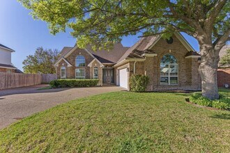 Building Photo - 604 San Clemente Dr