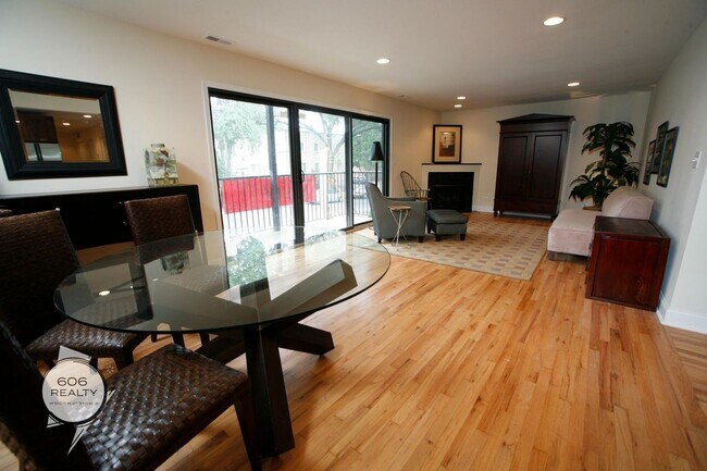 Foto del edificio - 6954 N Greenview Ave