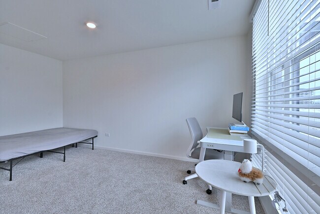 Foto del edificio - 332 Summit Cir