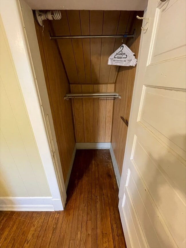 Building Photo - 606 W Iowa St