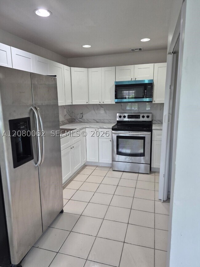 Foto del edificio - 874 SW 9th St