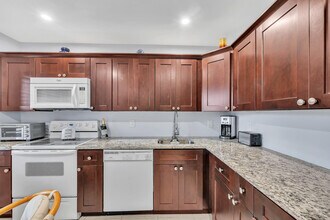 Building Photo - 9278 Vista Del Lago