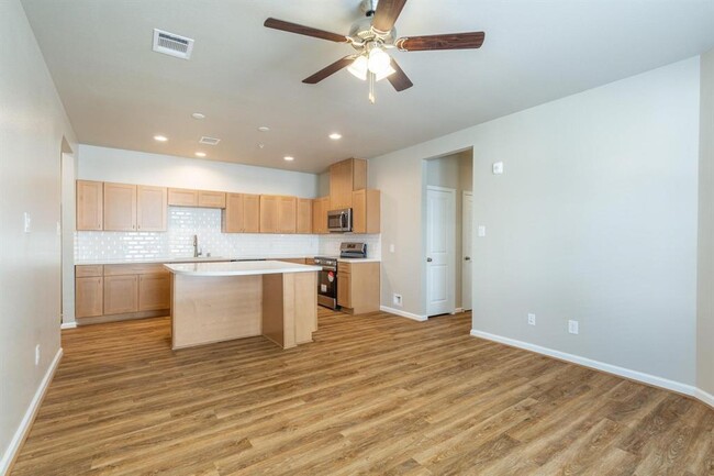 Building Photo - 129 Park Place Cir