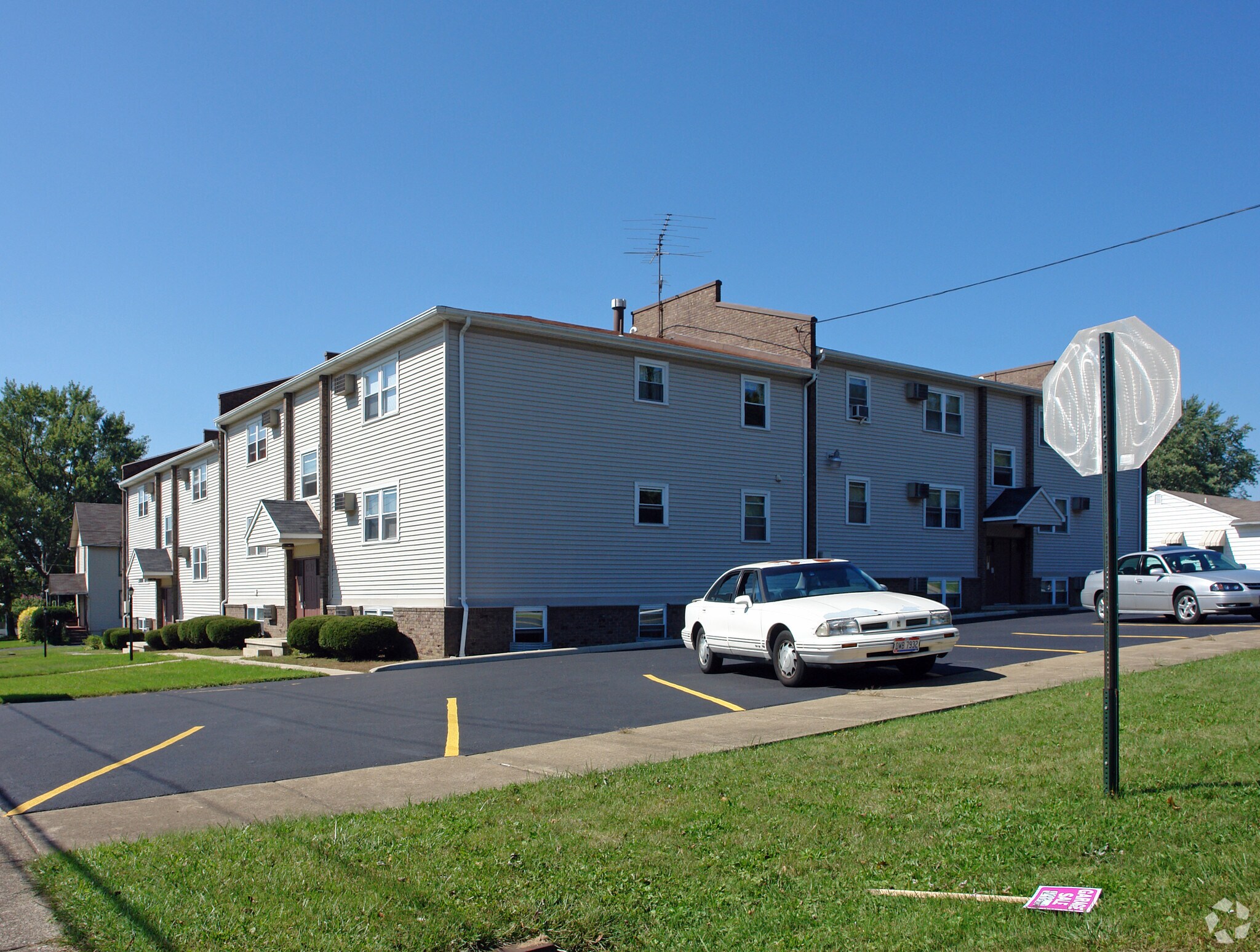 554 Churchill Rd Girard, OH 44420 – photo 5