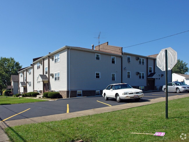 Building Photo - 554 Churchill Rd