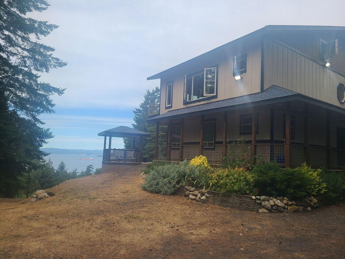 Primary Photo - Beautiful West Side Home with Stunning Vie...
