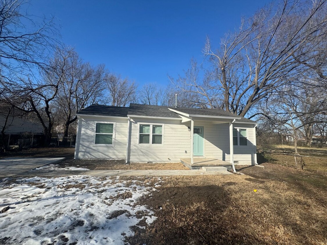 Primary Photo - Gorgeous 4 bedroom 2 bathroom Tulsa home