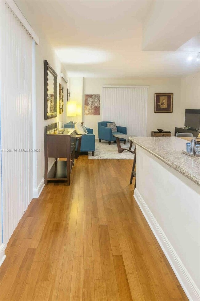 Foto del edificio - 7275 SW 90th St