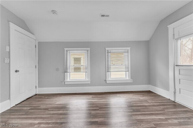Building Photo - 3137 W 88th St