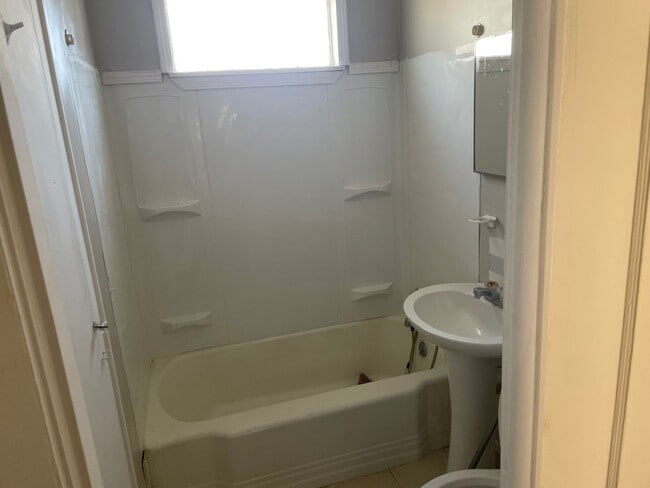 Foto del edificio - 264 Wyandotte St