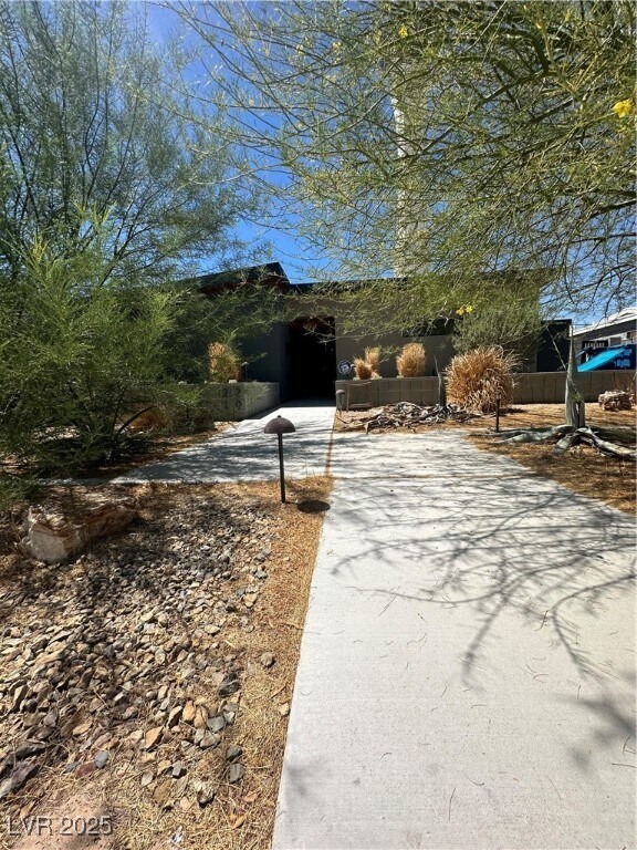 Building Photo - 2210 Santa Clara Dr