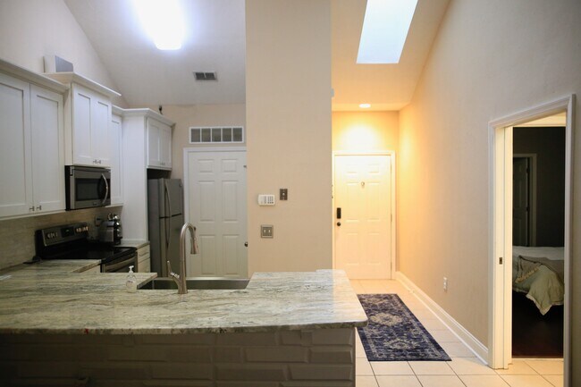 Foto del edificio - 13200 W Newberry Rd