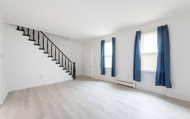 Building Photo - Spacious and Charming 3 Bedroom Property A...