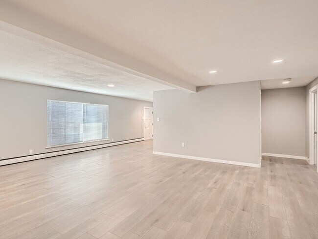 Building Photo - 3 Bed/2 Bath Updated Duplex Near RiNo!!!