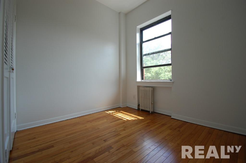 Building Photo - 184 Bleecker St