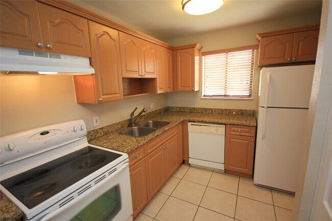 Building Photo - 22710 Watersedge Blvd