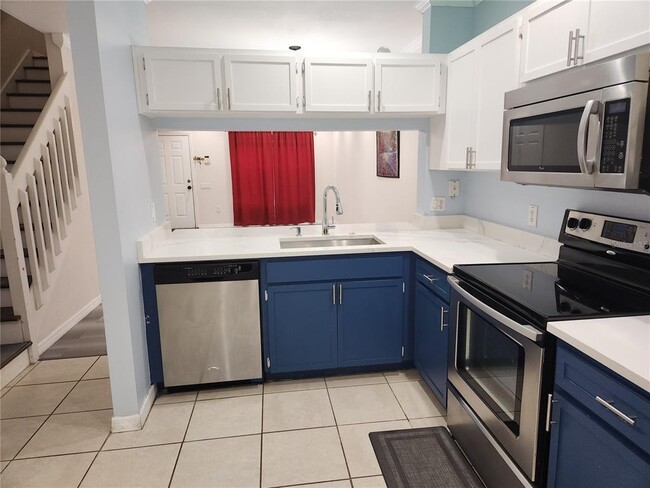 Building Photo - 8637 Hunters Key Cir