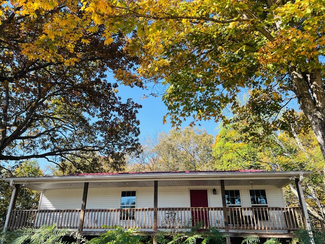 Building Photo - 2 bed 1.5 Bath Single Family Home