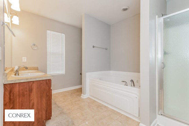 Building Photo - Gorgeous 2-Story home in Madison