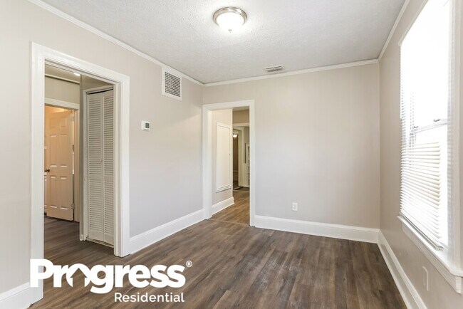 Foto del edificio - 6517 Sunset Dr