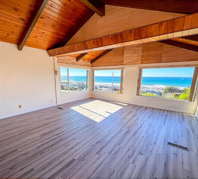 Building Photo - 1618 Square Foot Tri-Level Home in Cayucos with Ocean Views