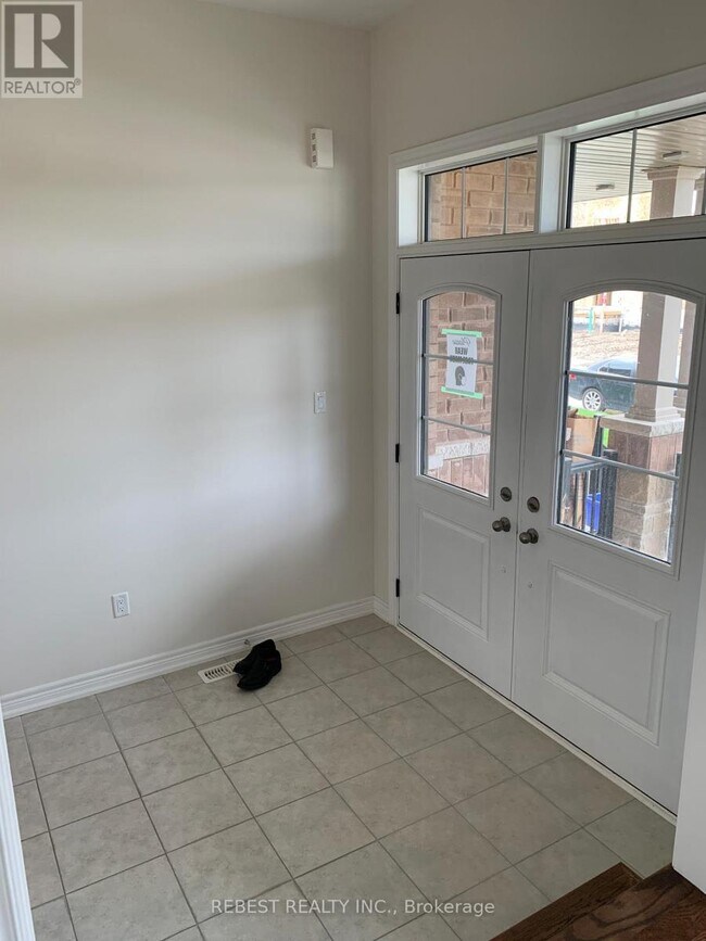 Building Photo - 220 Coronation Rd