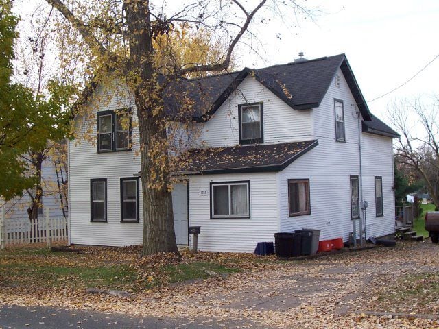 Building Photo - 1315 11th St E