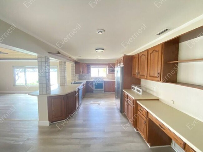 Foto del edificio - 405 Normandy Rd