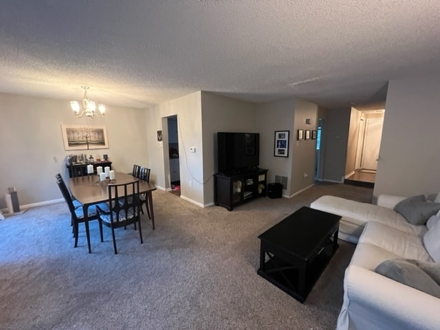 Living / Entertainment - 14 Hampshire Dr