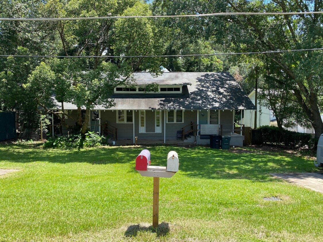 Primary Photo - 817 Richmond St