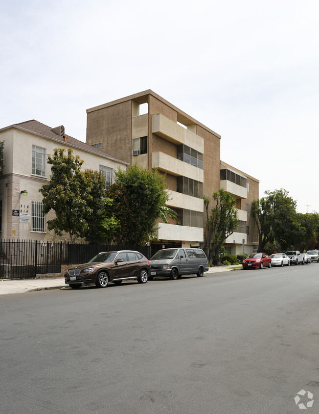 Primary Photo - 820 S Kingsley Dr