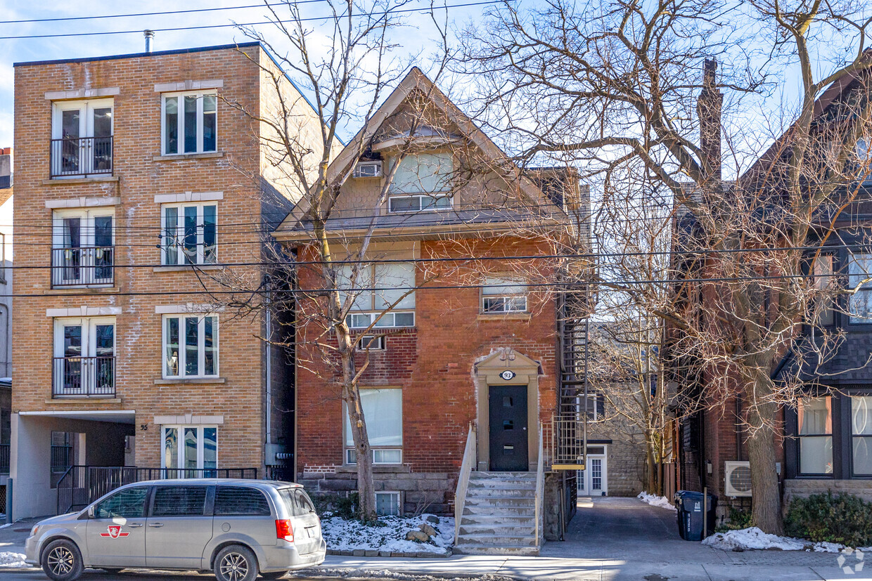 Primary Photo - 93 Spadina Rd